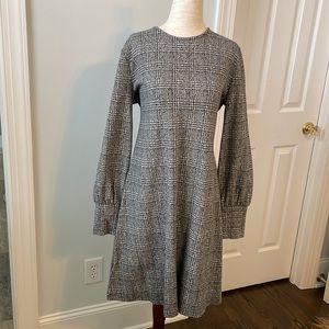 New Ann Taylor, Long sleeved houndstooth patterned dress.  SZ L